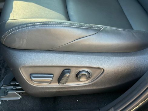 Certified 2024 Toyota Venza Nightshade image 22