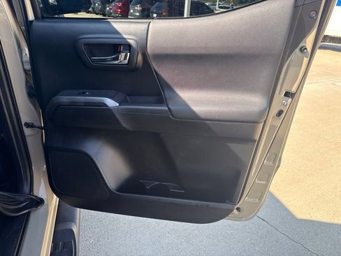 Used 2019 Toyota Tacoma TRD Off-Road AWD/4WD image 20