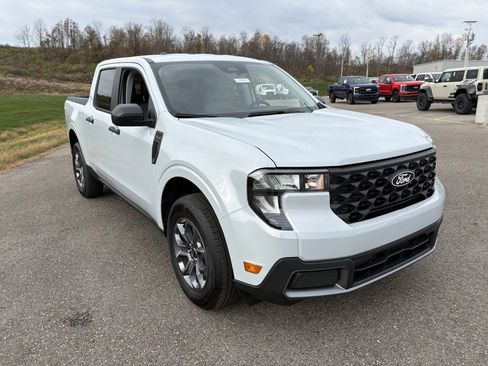 New 2025 Ford Maverick XLT image 7