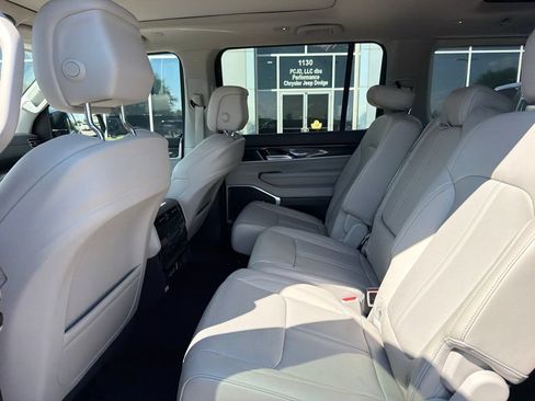 Certified 2024 Jeep Wagoneer 4WD w/ Premium Group I image 20