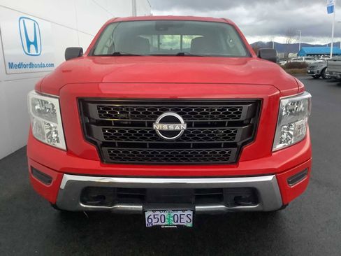 Used 2023 Nissan Titan SV image 9