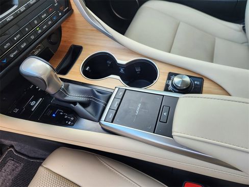 Used 2022 Lexus RX 350L FWD w/ Premium Package image 20