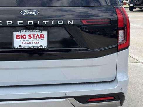 Used 2025 Ford Expedition Platinum AWD/4WD image 11