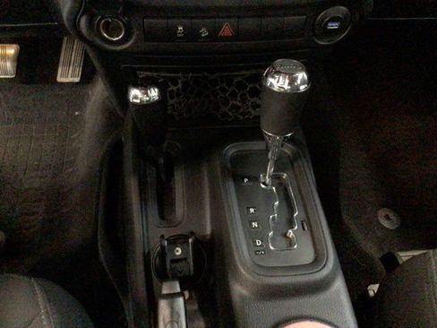 Used 2016 Jeep Wrangler Sport w/ Connectivity Group AWD/4WD image 12