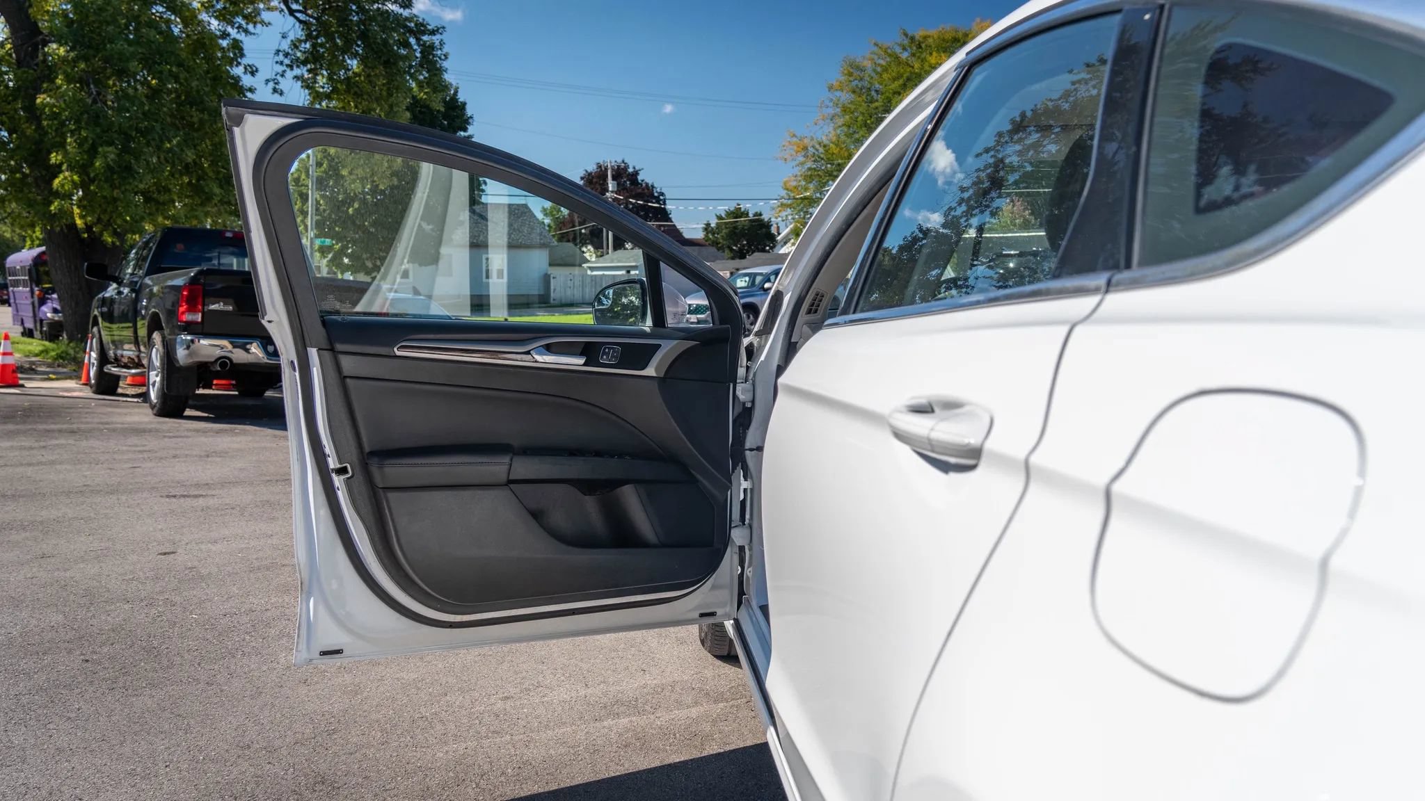 Used 2014 Ford Fusion SE w/ Equipment Group 202A FWD image 13