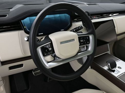 Used 2025 Land Rover Range Rover SE AWD/4WD image 17