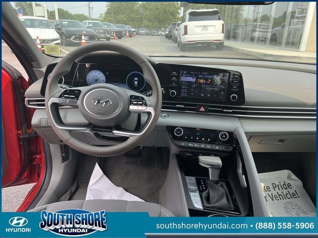 Certified 2022 Hyundai Elantra SEL w/ Convenience Package FWD image 12