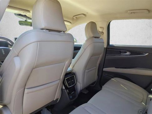 Used 2023 Lincoln Nautilus Standard image 15