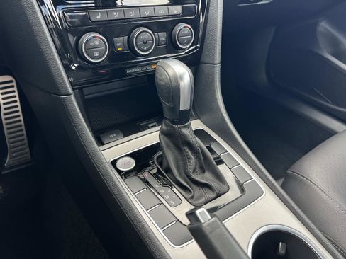 Certified 2022 Volkswagen Passat 2.0T R-Line image 15