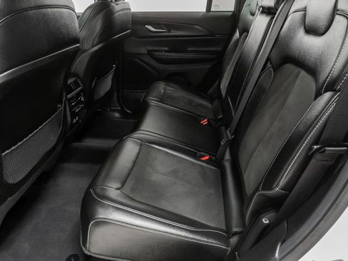 Used 2024 Jeep Grand Cherokee Altitude image 25