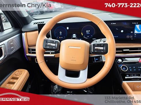 Used 2025 Hyundai Santa Fe Limited image 7