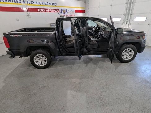 Used 2022 Chevrolet Colorado LT w/ LT Convenience Package image 16