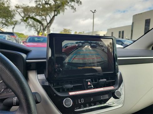 Used 2025 Toyota Corolla LE image 21