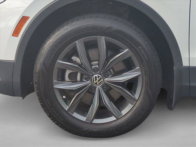 Used 2024 Volkswagen Tiguan SE w/ Panoramic Sunroof Package AWD/4WD image 24