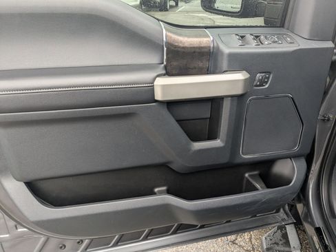 Used 2022 Ford F250 Lariat w/ Black Appearance Package image 15