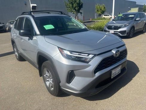 Used 2024 Toyota RAV4 LE AWD/4WD image 4