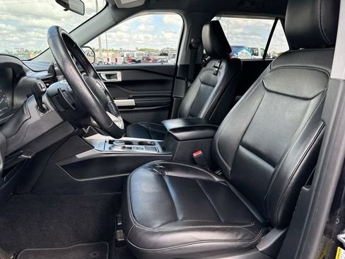 Used 2020 Ford Explorer XLT w/ Equipment Group 202A RWD image 8