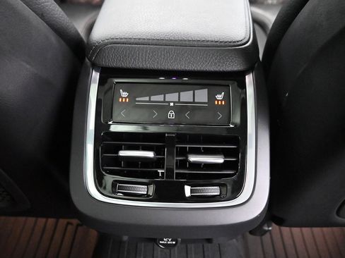 Used 2020 Volvo V60 T5 Cross Country image 29