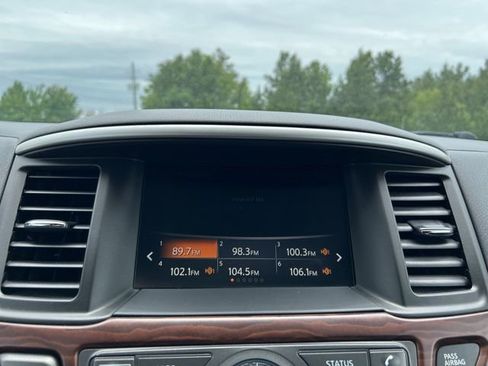 Used 2020 Nissan Pathfinder Platinum FWD image 28