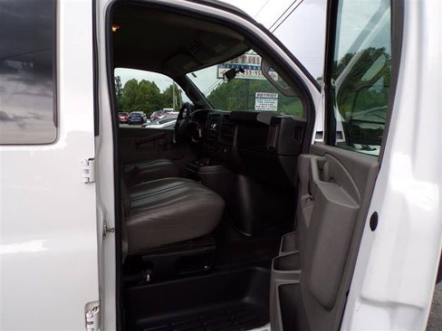 Used 2017 Chevrolet Express 3500 LS RWD image 17