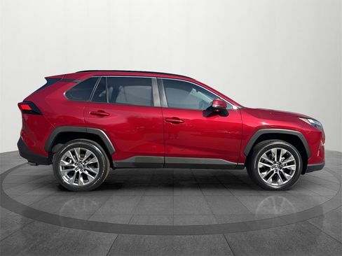 Used 2023 Toyota RAV4 XLE Premium image 7