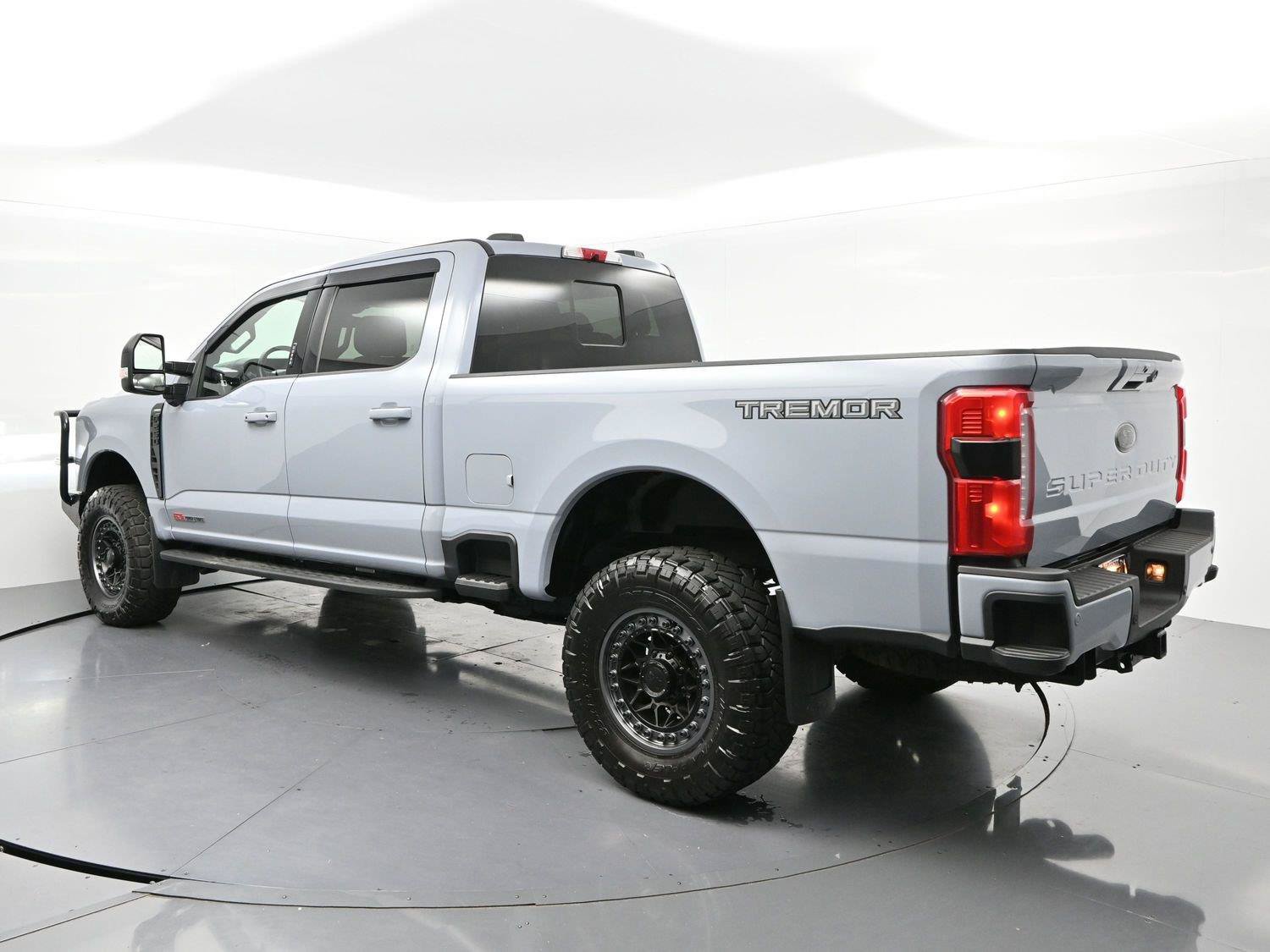 Used 2024 Ford F250 Lariat w/ Lariat Ultimate Package AWD/4WD image 5