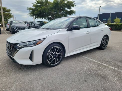 Used 2024 Nissan Sentra SR w/ SR Premium Package image 4