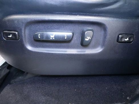 Used 2013 Lexus LX 570 4WD w/ Luxury Pkg image 16