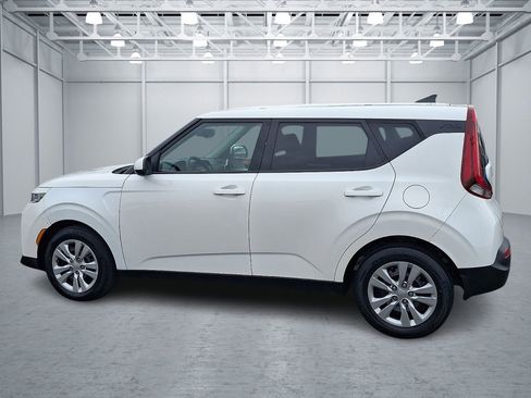 Used 2021 Kia Soul LX image 2