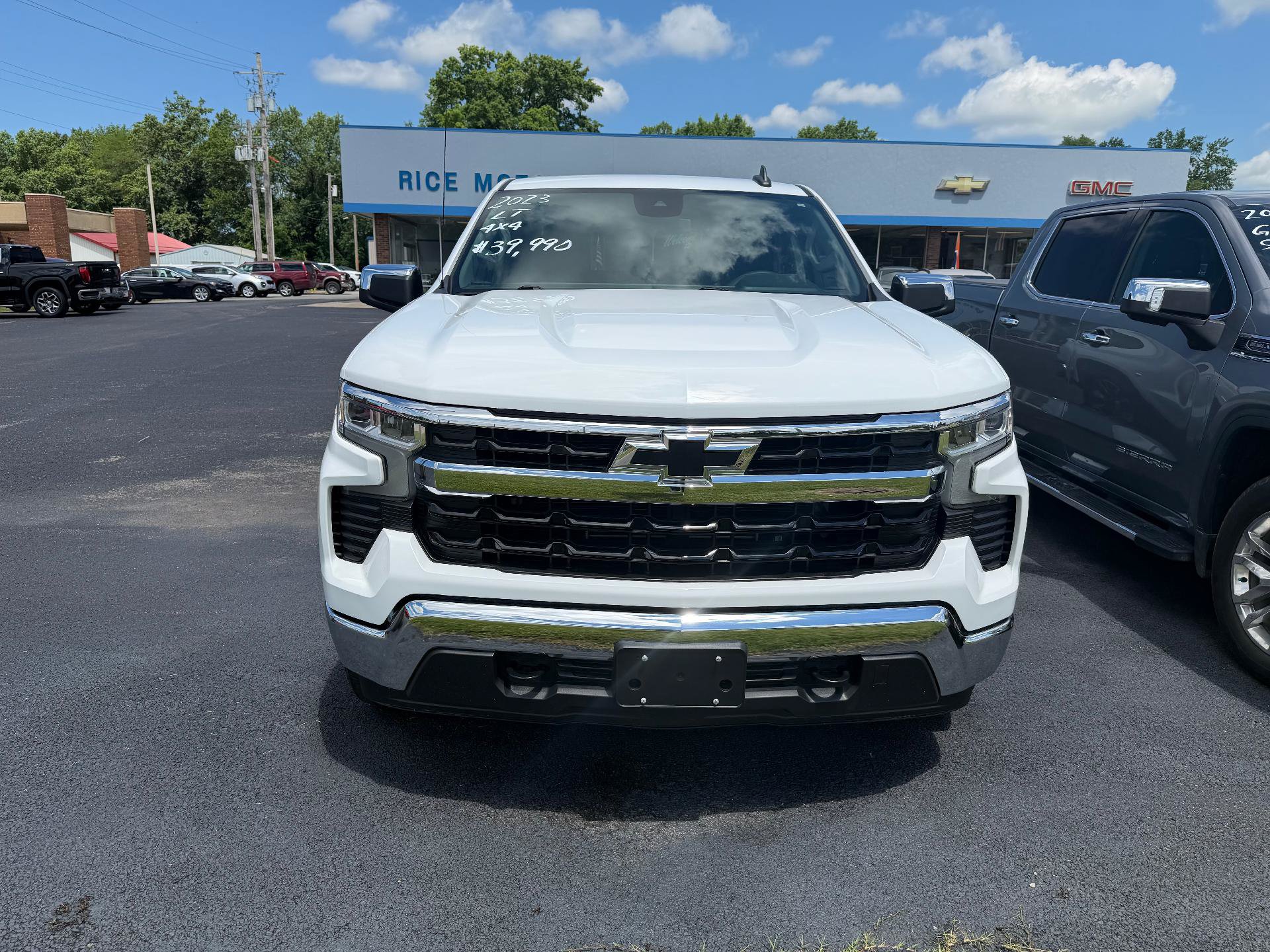 Used 2023 Chevrolet Silverado 1500 LT AWD/4WD image 5