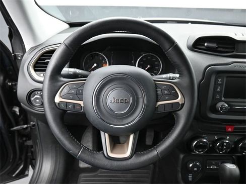 Used 2017 Jeep Renegade Latitude w/ Popular Equipment Group image 16