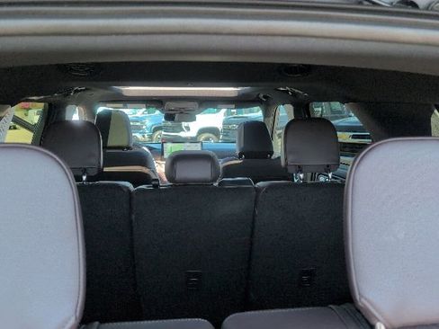 Used 2025 Ford Explorer Platinum AWD/4WD image 43