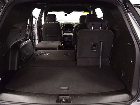 Used 2023 Chevrolet Traverse LT image 33