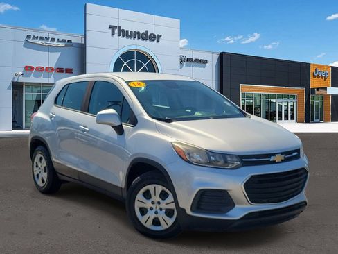 Used 2018 Chevrolet Trax LS FWD image 1