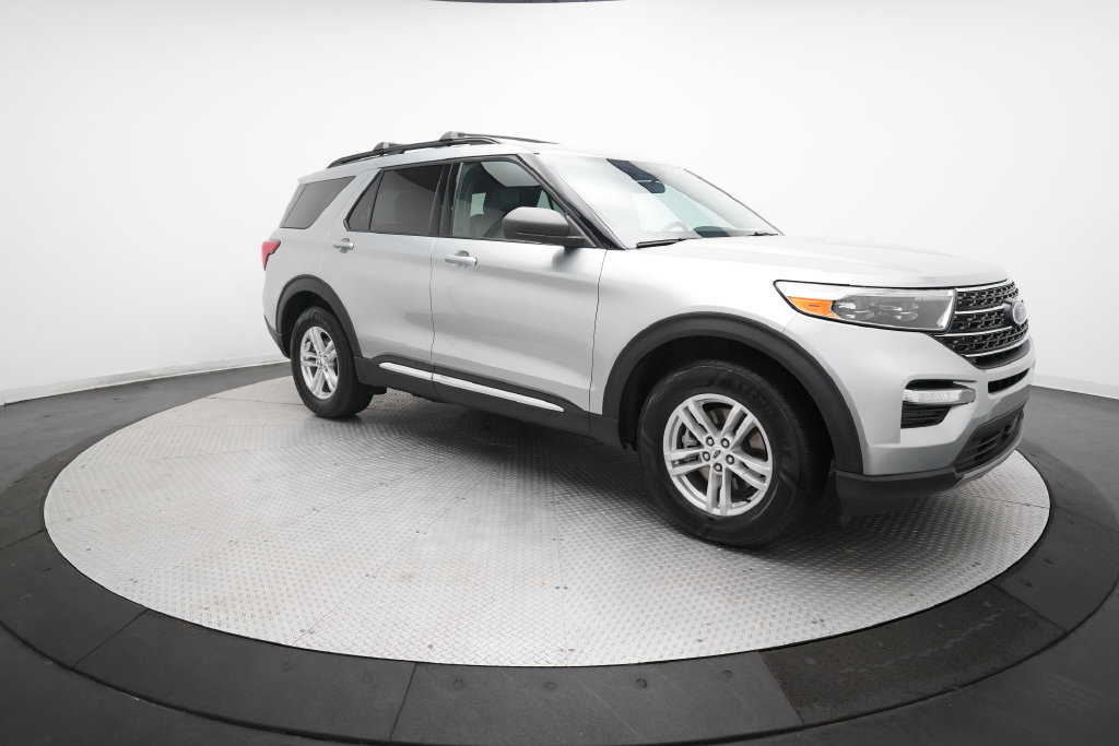 Used 2020 Ford Explorer XLT w/ Equipment Group 202A AWD/4WD image 34