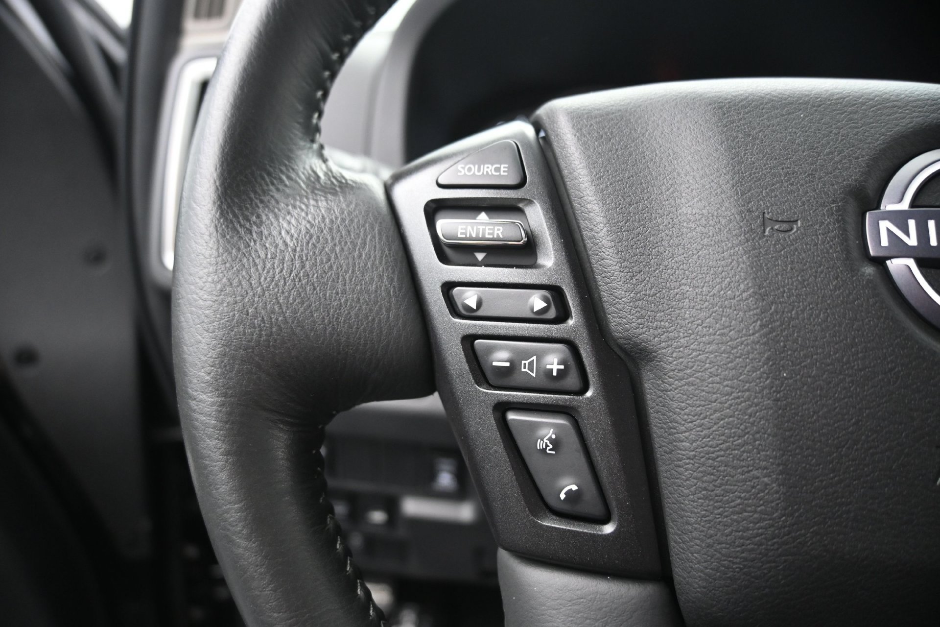 Used 2025 Nissan Frontier SV w/ SV Convenience Package AWD/4WD image 27