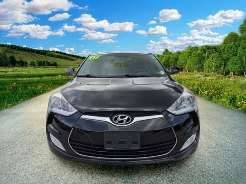 Used 2017 Hyundai Veloster Value Edition FWD image 8