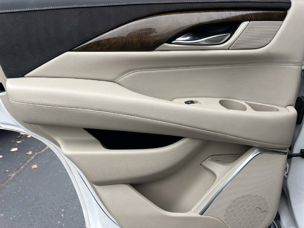 Used 2019 Cadillac Escalade Luxury RWD image 18