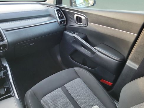Certified 2023 Kia Sorento LX AWD/4WD image 12