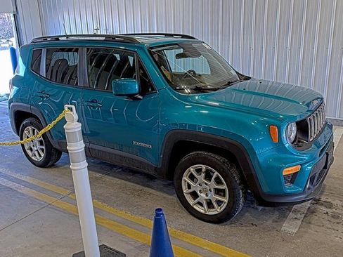 Used 2020 Jeep Renegade Latitude w/ Cold Weather Group image 3