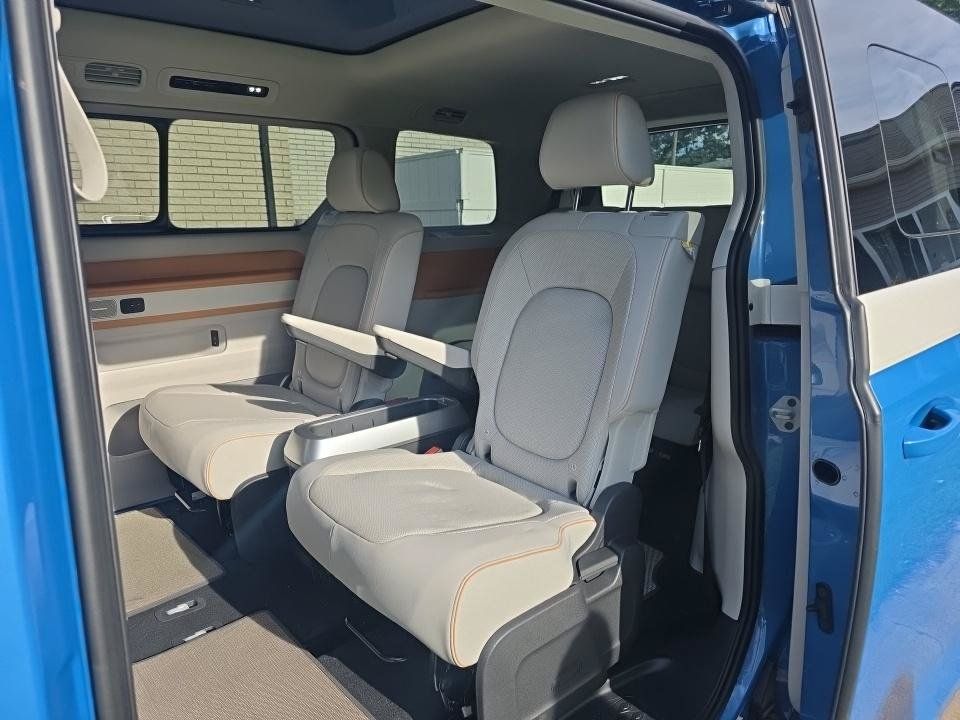 Used 2025 Volkswagen ID. Buzz Pro S Plus AWD/4WD image 7