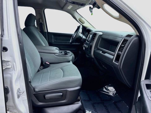 Used 2018 RAM 1500 Express RWD image 25