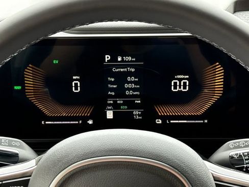 New 2026 Kia Carnival EX FWD image 32