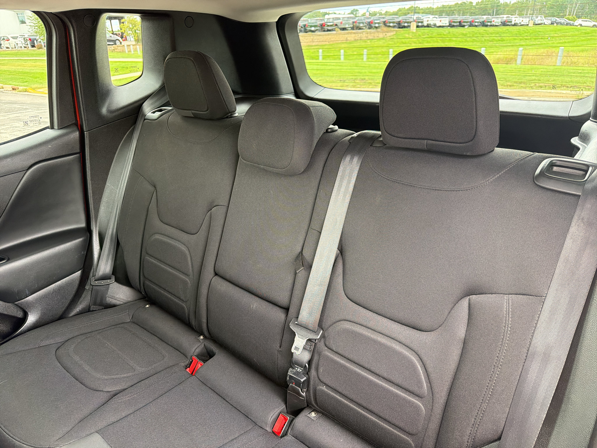 Used 2017 Jeep Renegade Altitude FWD image 31