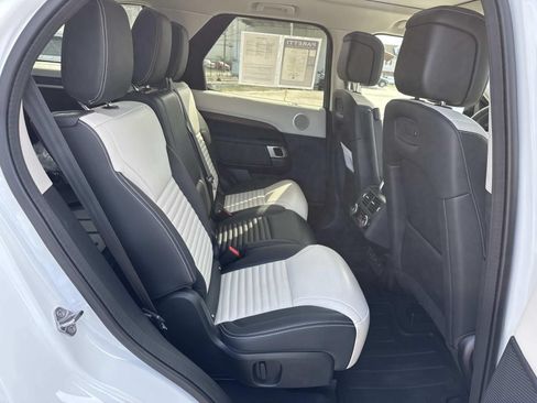 Used 2025 Land Rover Discovery S AWD/4WD image 9