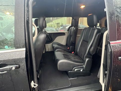 Used 2017 Dodge Grand Caravan SXT image 27