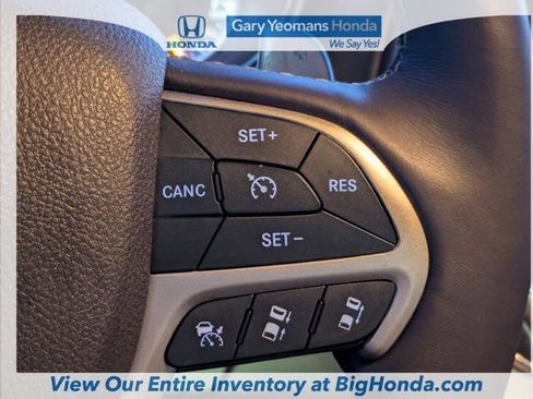 Used 2017 Jeep Grand Cherokee Overland w/ Jeep Active Safety Group image 27