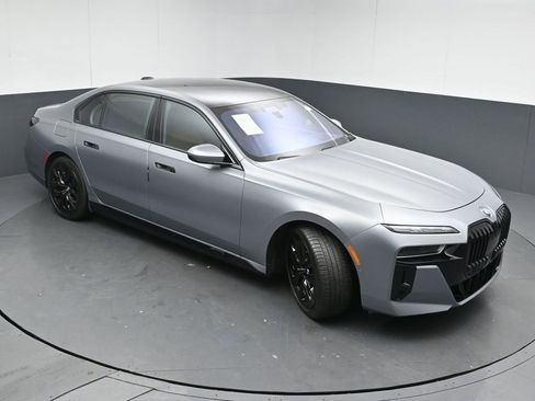 Used 2023 BMW i7 xDrive60 image 23