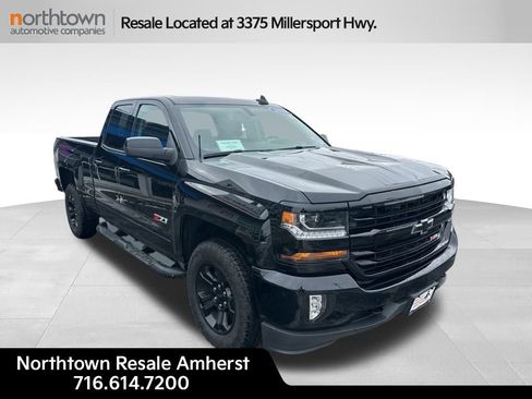 Used 2018 Chevrolet Silverado 1500 LT w/ Midnight Edition image 2