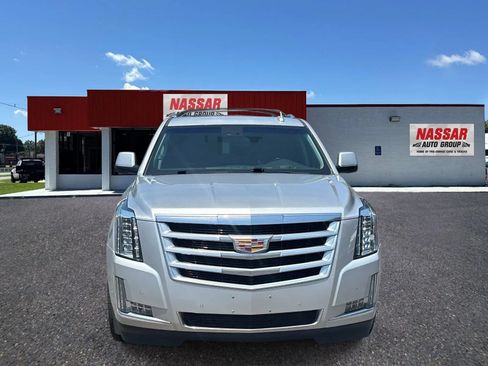 Used 2019 Cadillac Escalade Luxury AWD/4WD image 2